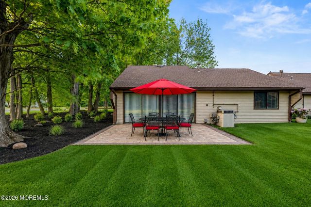 16 E Bluebell Lane, Mount Laurel, NJ 08054