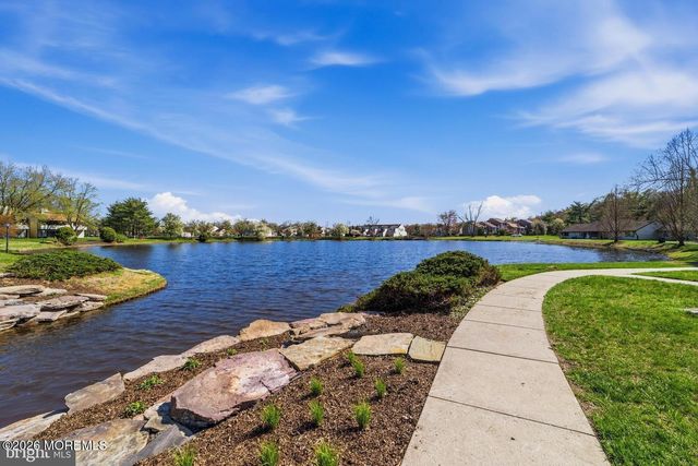 16 E Bluebell Lane, Mount Laurel, NJ 08054