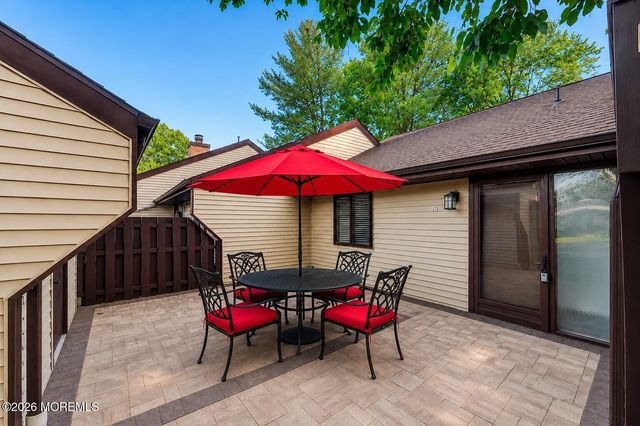16 E Bluebell Lane, Mount Laurel, NJ 08054