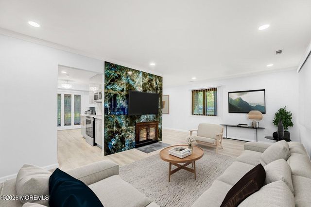 16 E Bluebell Lane, Mount Laurel, NJ 08054