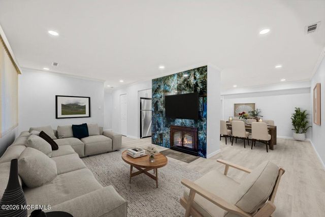 16 E Bluebell Lane, Mount Laurel, NJ 08054