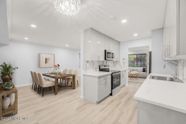 16 E Bluebell Lane, Mount Laurel, NJ 08054