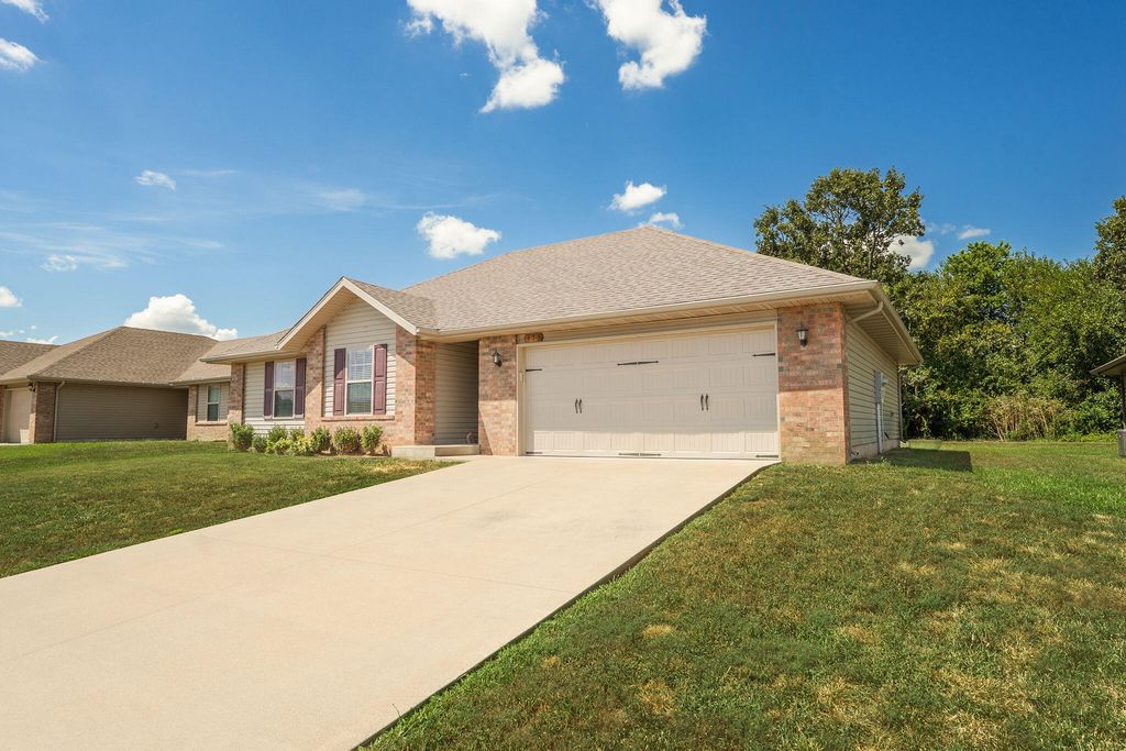 473 W Melody Lane, Republic, MO 65738