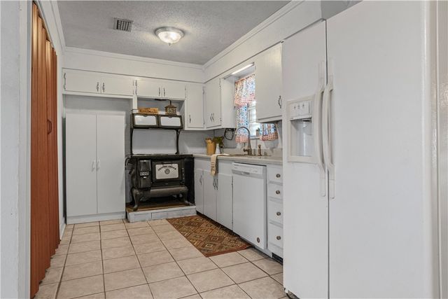 130 Lago Dr, Sandia, TX 78383