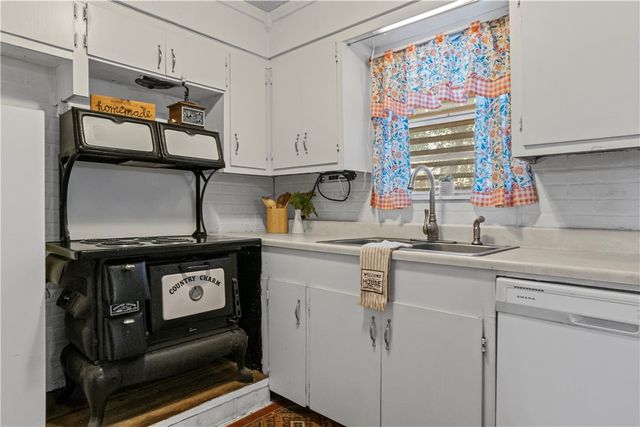 130 Lago Dr, Sandia, TX 78383