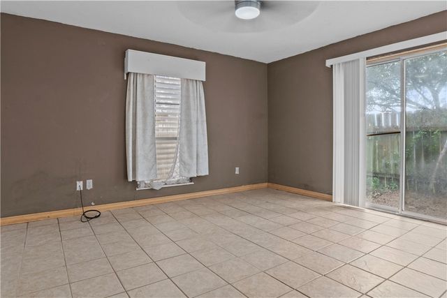 130 Lago Dr, Sandia, TX 78383