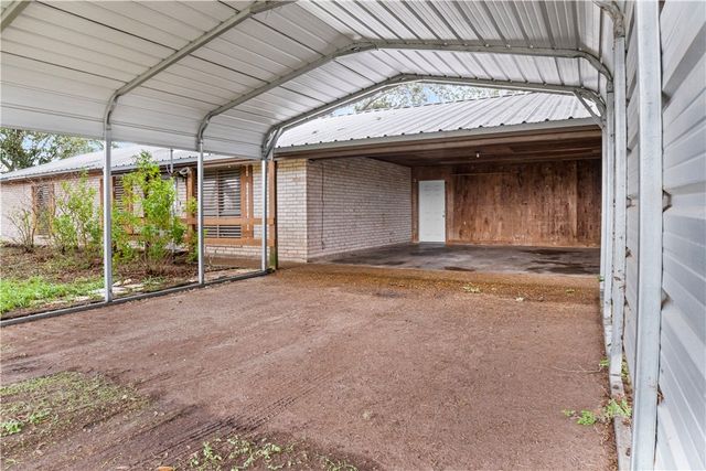 130 Lago Dr, Sandia, TX 78383