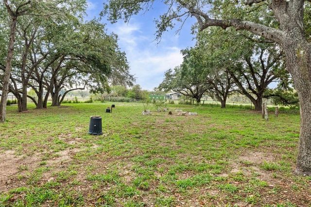 130 Lago Dr, Sandia, TX 78383