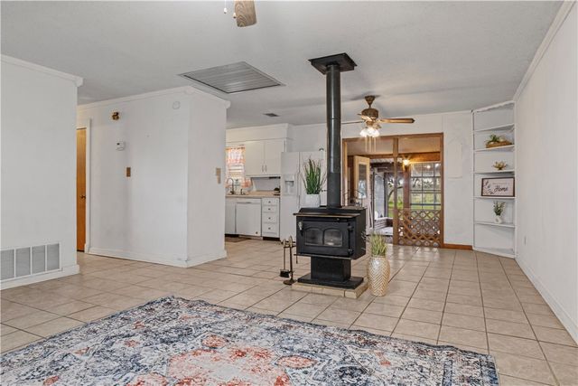 130 Lago Dr, Sandia, TX 78383