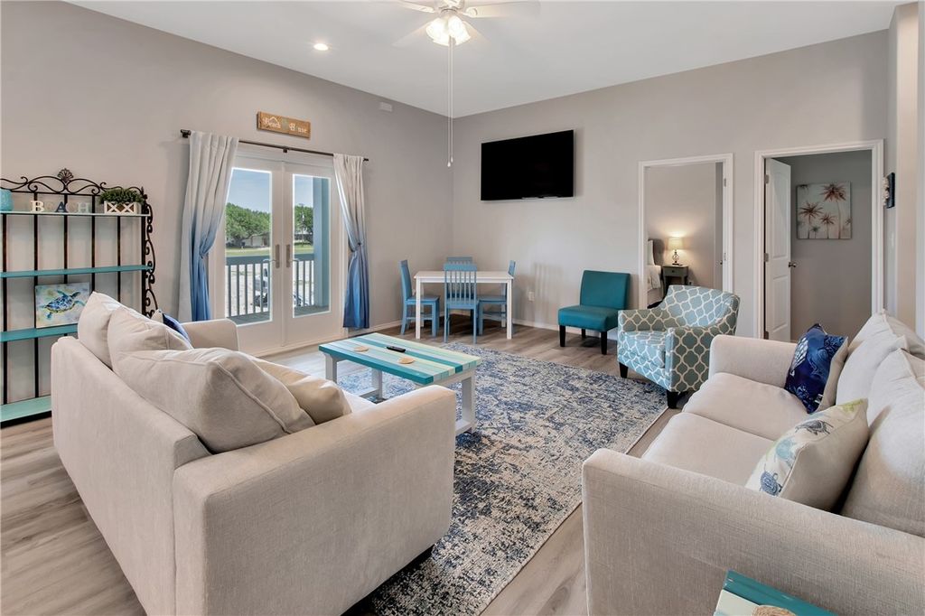 139 Paradise Dr, Rockport, TX 78382 — photo 5