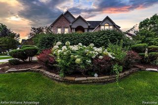 9049 Cobblestone Circle, Plymouth, MI 48170