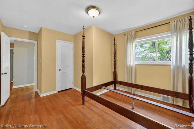 1681 Oxford Road, Grosse Pointe Woods, MI 48236