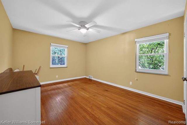 1681 Oxford Road, Grosse Pointe Woods, MI 48236