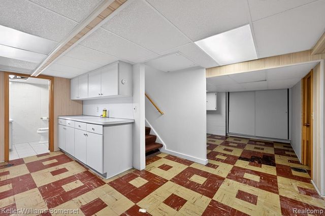 1681 Oxford Road, Grosse Pointe Woods, MI 48236