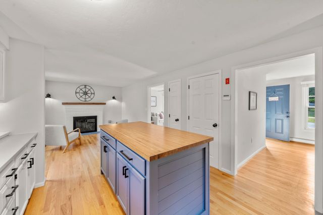 11 Daniel Teague Dr, Rockland, MA 02370