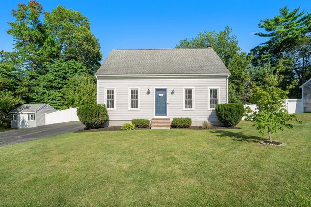 11 Daniel Teague Dr, Rockland, MA 02370