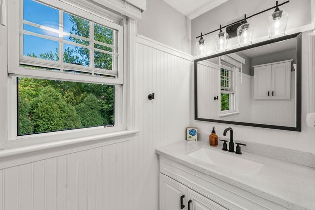 11 Daniel Teague Dr, Rockland, MA 02370