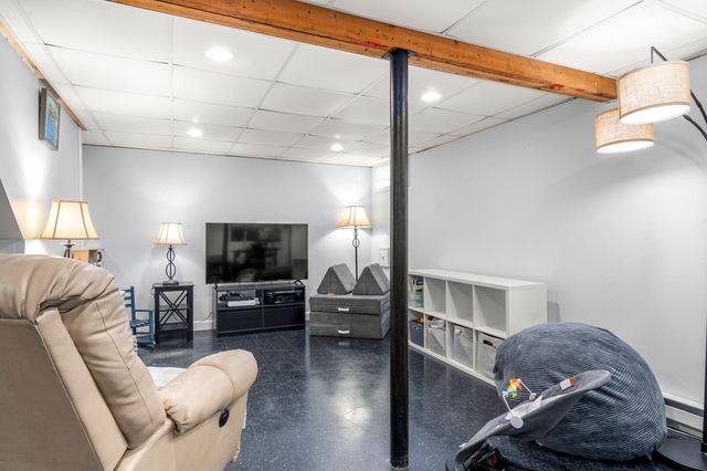 11 Daniel Teague Dr, Rockland, MA 02370