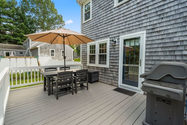 11 Daniel Teague Dr, Rockland, MA 02370