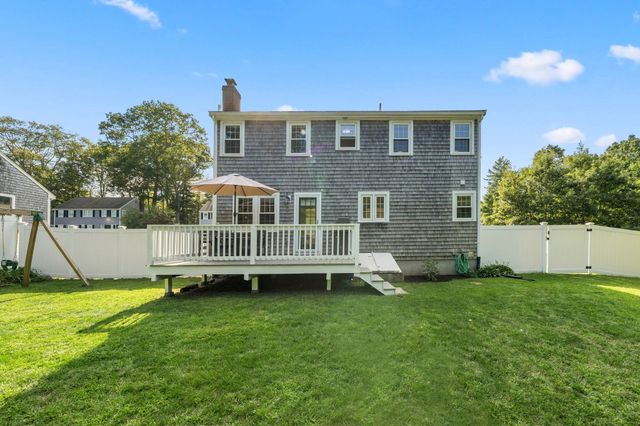 11 Daniel Teague Dr, Rockland, MA 02370
