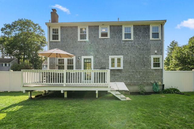 11 Daniel Teague Dr, Rockland, MA 02370