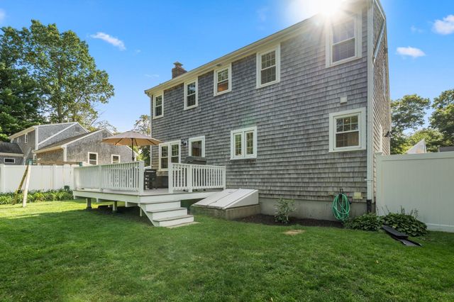 11 Daniel Teague Dr, Rockland, MA 02370