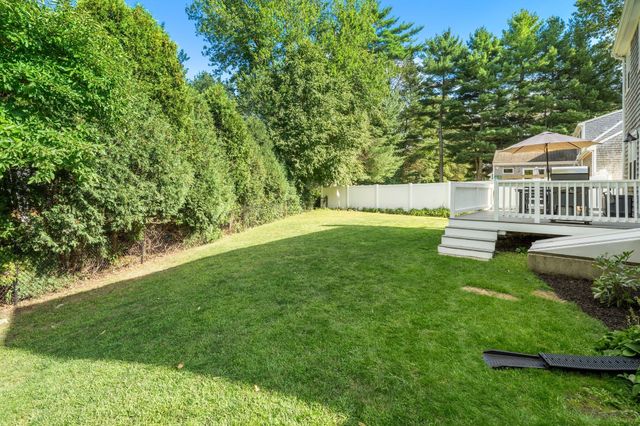 11 Daniel Teague Dr, Rockland, MA 02370