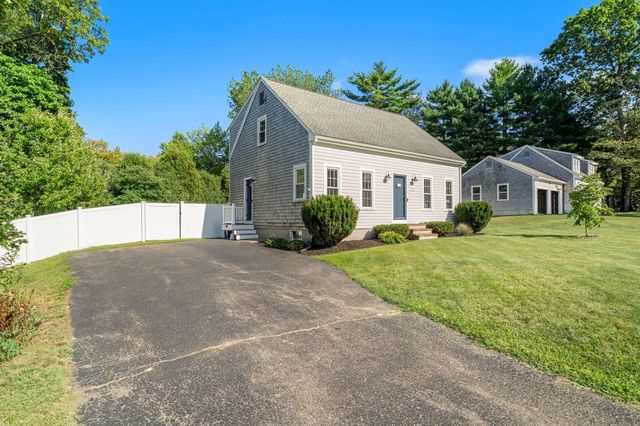 11 Daniel Teague Dr, Rockland, MA 02370