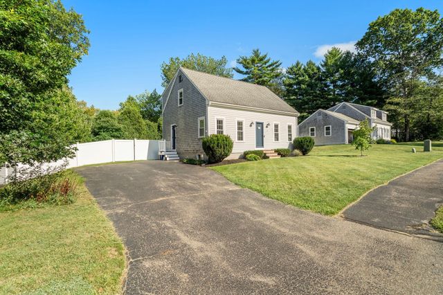 11 Daniel Teague Dr, Rockland, MA 02370