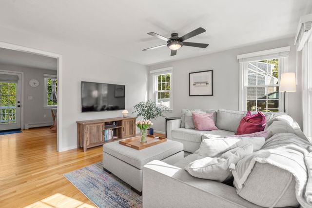 11 Daniel Teague Dr, Rockland, MA 02370