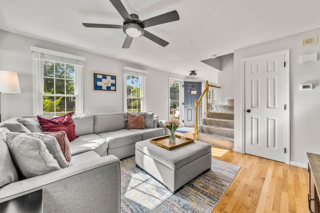 11 Daniel Teague Dr, Rockland, MA 02370
