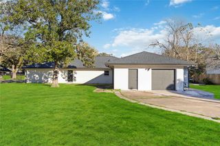 711 W Sidnor Street, Alvin, TX 77511