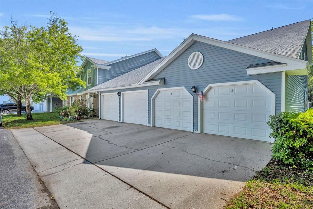 Image 2 of property listing at 2427 TACK ROOM LANE 8, Orlando, FL 32812