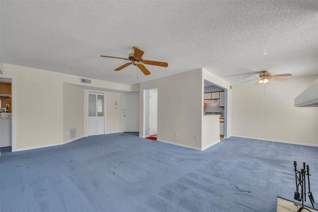 Image 8 of property listing at 2427 TACK ROOM LANE 8, Orlando, FL 32812
