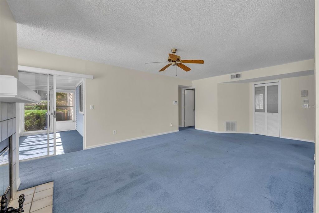 Image 9 of property listing at 2427 TACK ROOM LANE 8, Orlando, FL 32812