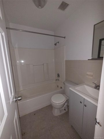 2471 B crotona, Bronx, NY 10458