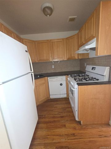 2471 B crotona, Bronx, NY 10458