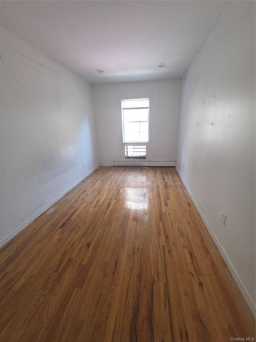 2471 B crotona, Bronx, NY 10458