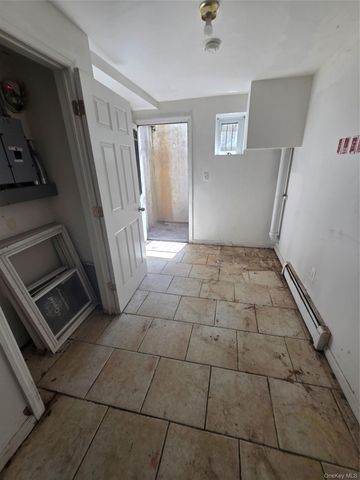 2471 B crotona, Bronx, NY 10458