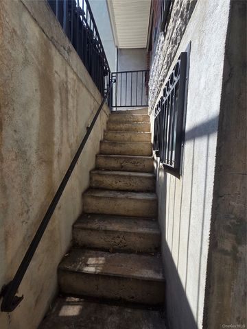 2471 B crotona, Bronx, NY 10458