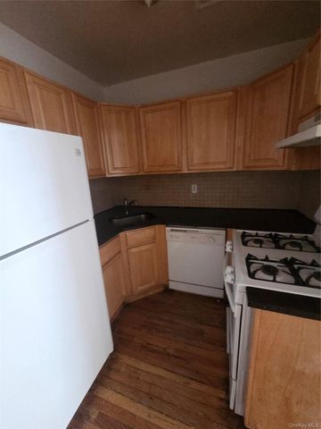 2471 B crotona, Bronx, NY 10458
