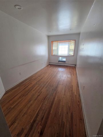 2471 B crotona, Bronx, NY 10458