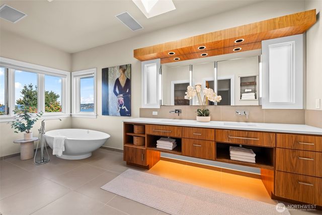 319 N 10th Street, Tacoma, WA 98403