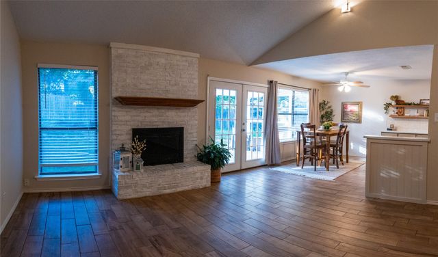 1110 W Cozby Court W, Benbrook, TX 76126