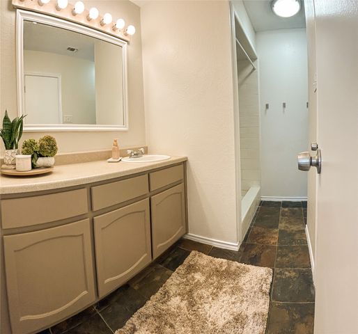 1110 W Cozby Court W, Benbrook, TX 76126