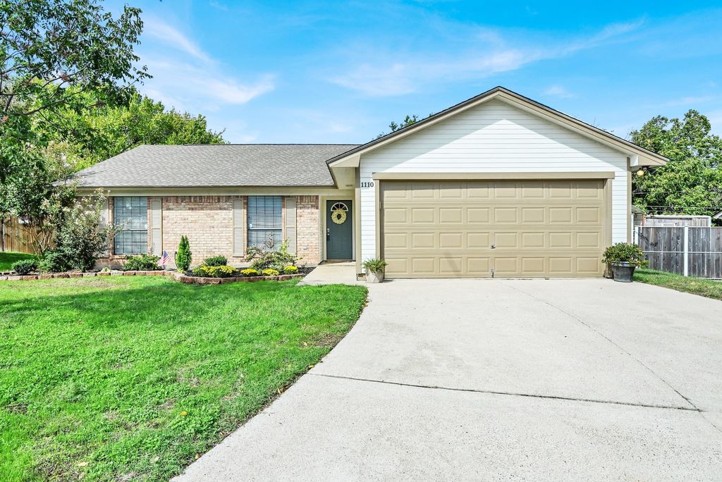 1110 W Cozby Court W, Benbrook, TX 76126 — photo 2