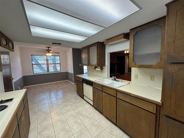 520 Crestwood Drive, Eastland, TX 76448