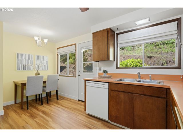 20195 S ATHENS Dr, Oregon City, OR 97045