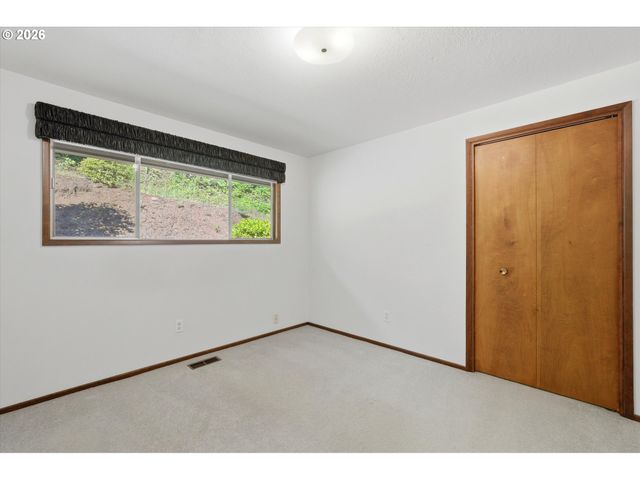 20195 S ATHENS Dr, Oregon City, OR 97045