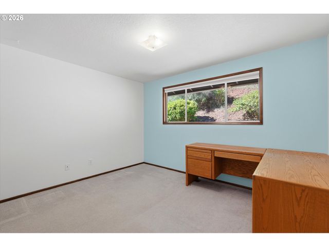 20195 S ATHENS Dr, Oregon City, OR 97045